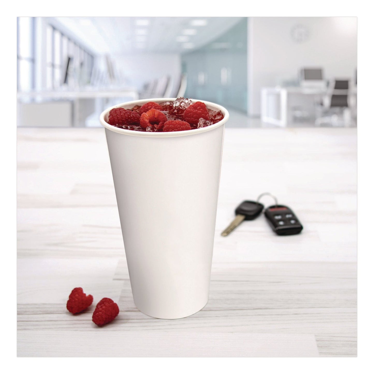 SOLO® Double Sided Poly (DSP) Paper Cold Cups, 28 oz to 32 oz, White, 40 Cups/Sleeve, 12 Sleeves/Carton