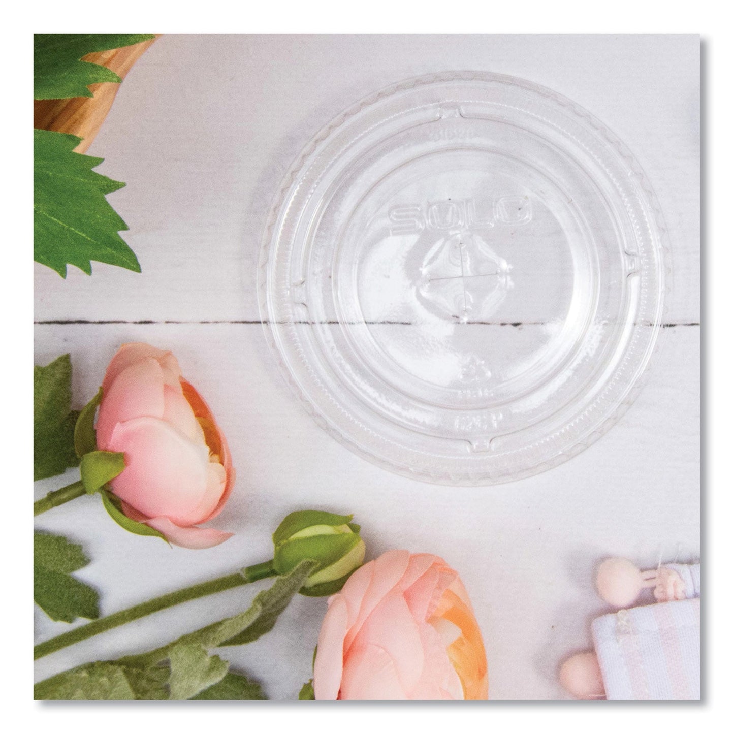 SOLO® PETE Flat Straw-Slot Cold Cup Lids, Fits 16 oz to 24 oz Cold Cups, Plastic, Clear, 100/Pack, 10 Packs/Carton